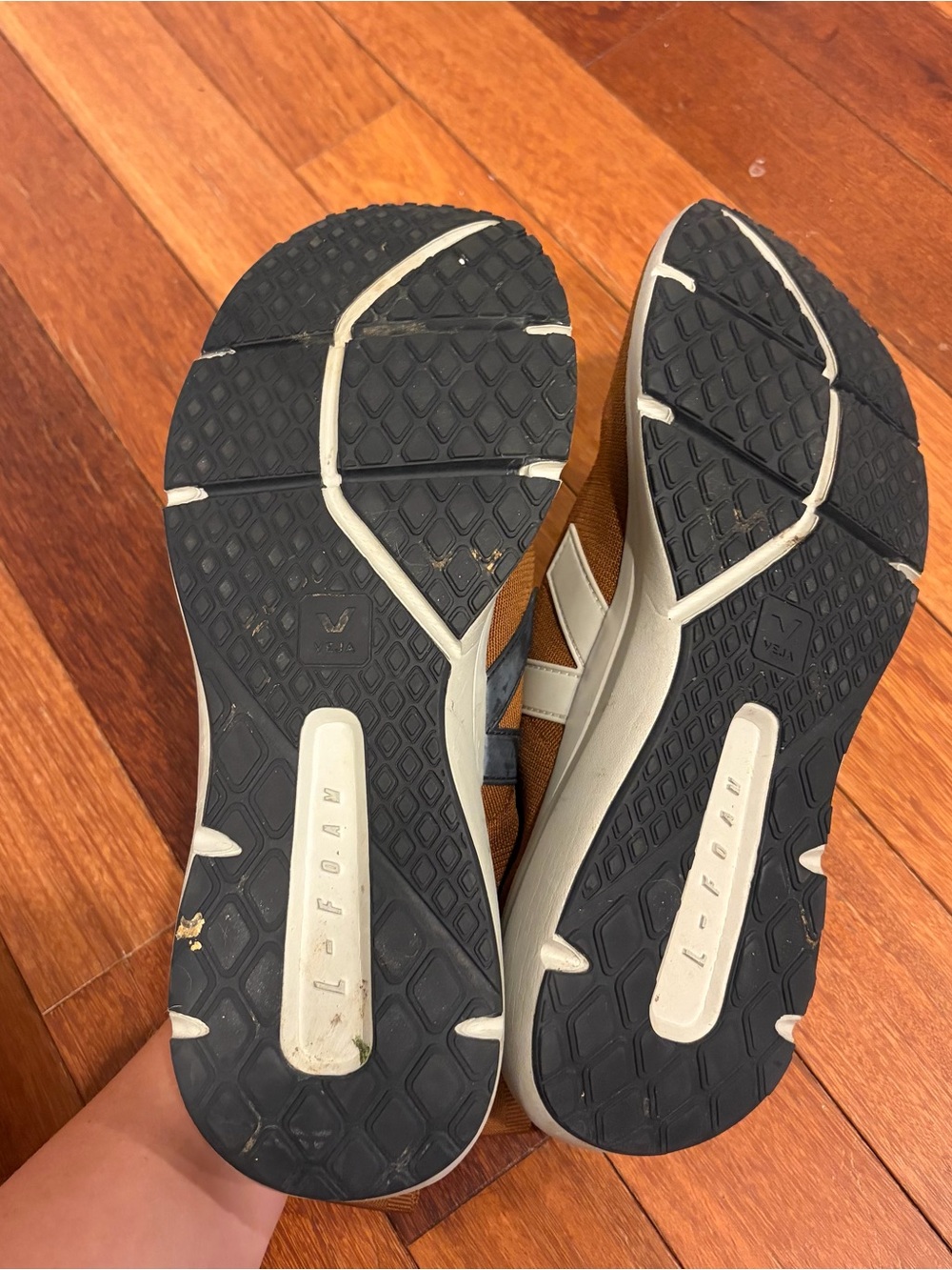 Brown men’s Veja Sneakers - Picture 4 of 5